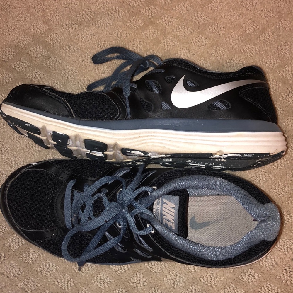 Nike tennis shoes